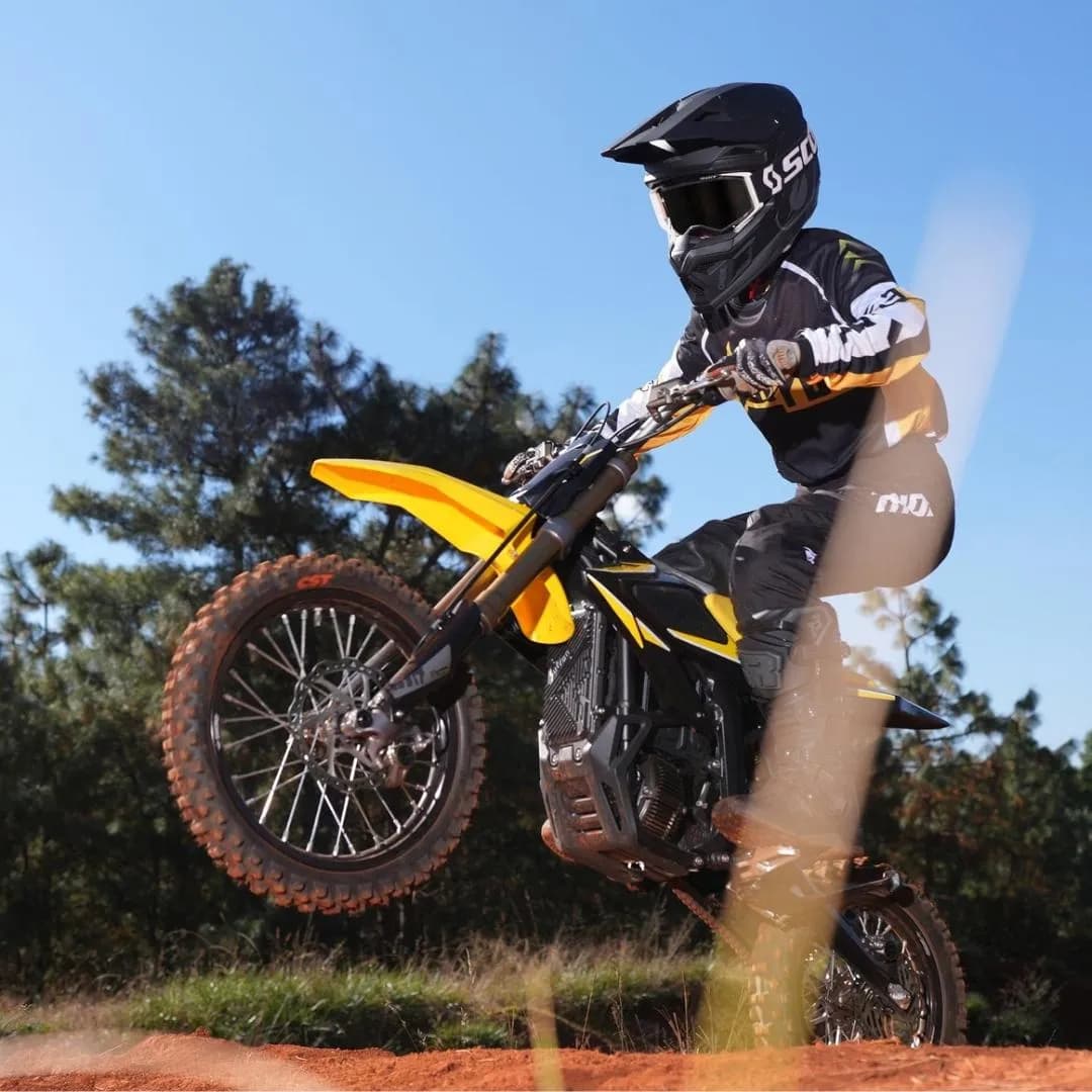 Surron Hyper Bee (MY26) – Zdjęcie poglądowe 2