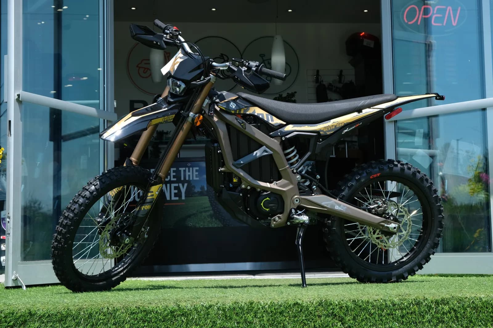 Surron Ultra Bee HP (MY26) – Zdjęcie poglądowe 2