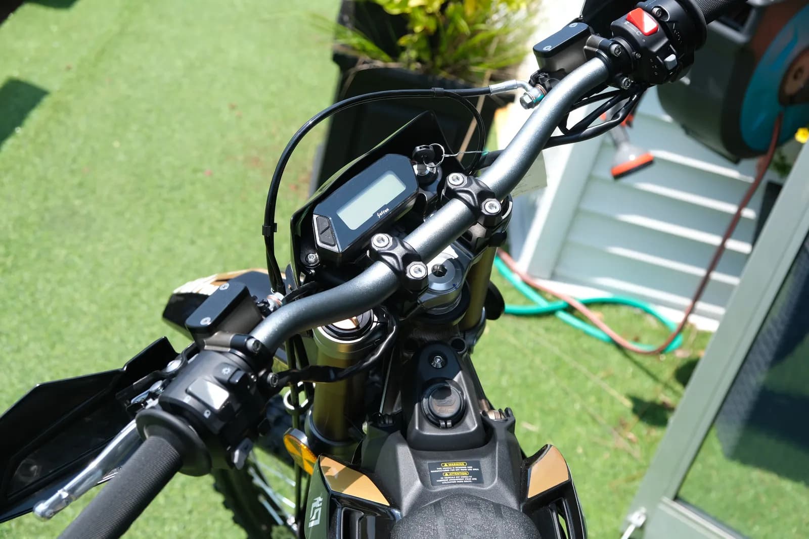 Surron Ultra Bee HP (MY26) – Zdjęcie poglądowe 4